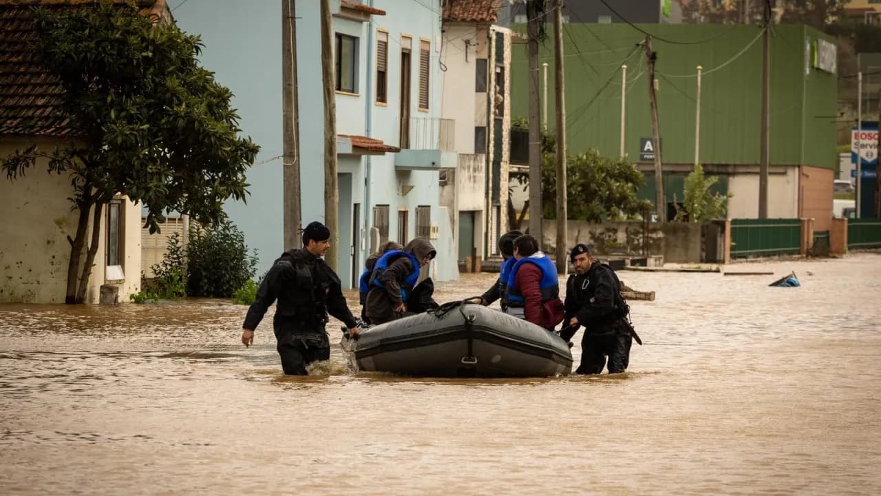 Eleições presidenciais mantêm-se domingo apesar das cheias
