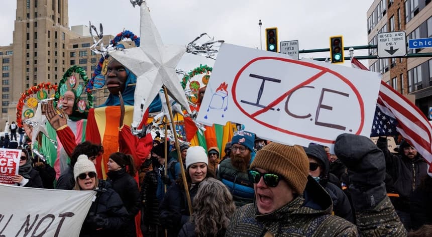 Escritora brasileira denuncia discriminação na política migratória de Trump