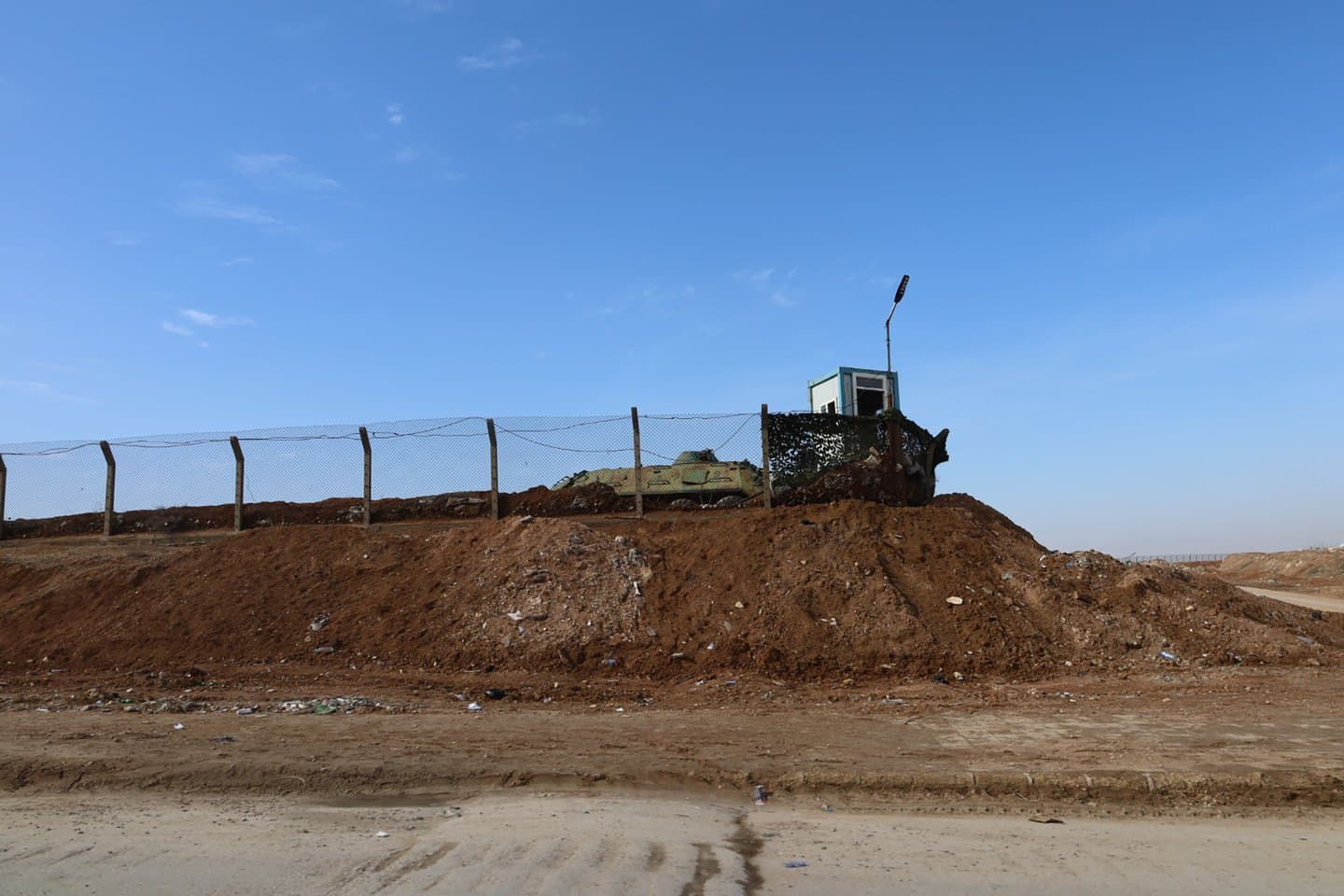 Rússia abandona bases sírias após queda de Assad