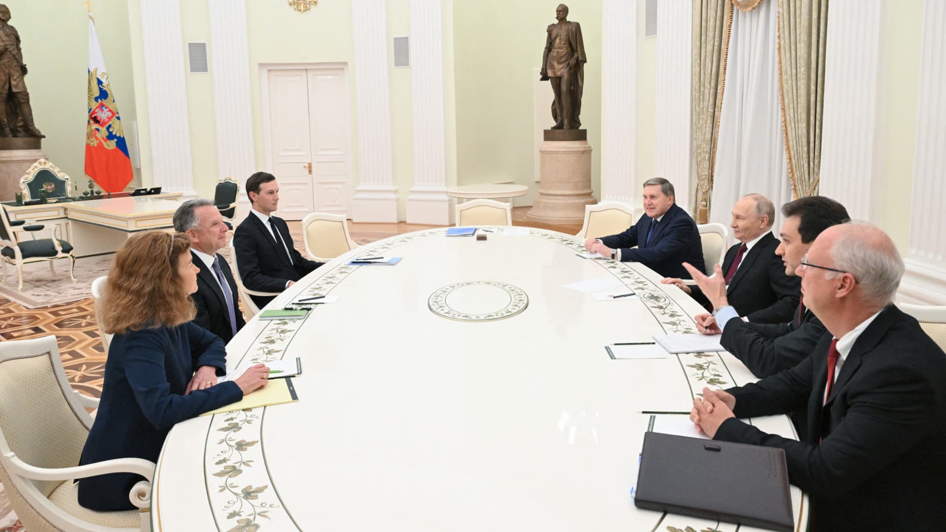 Guerra na Ucrânia: Mais armas e promessas vazias enquanto povo sofre