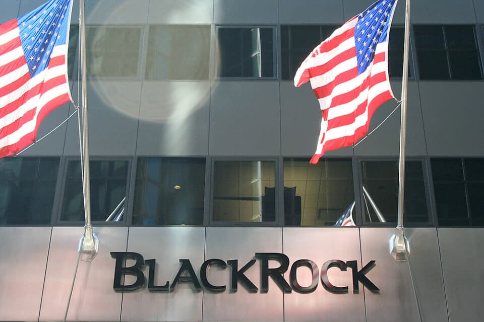 BlackRock promove IA e fragmentação como novas armas capitalistas
