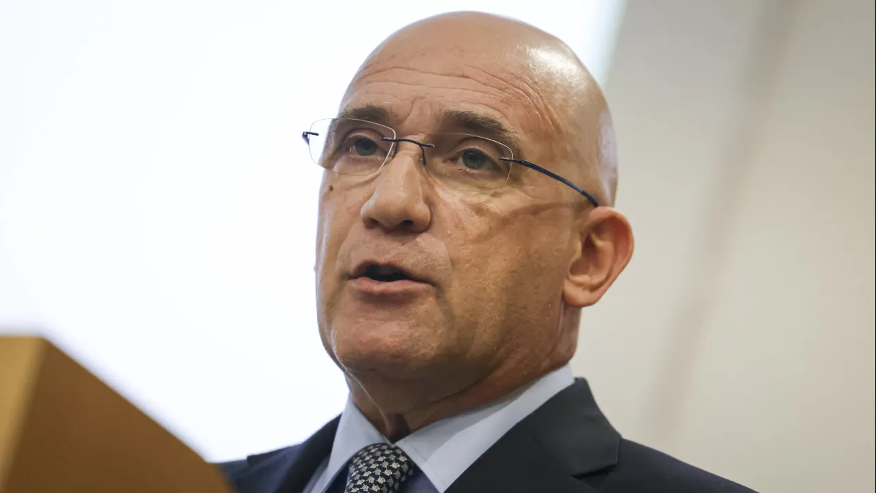 Passos Coelho ameaça regressar: o homem da austeridade volta
