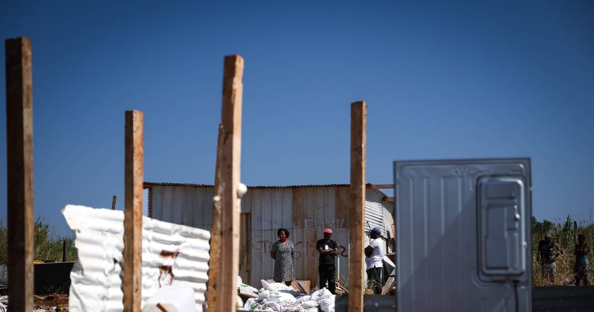 Loures nega barracas no Talude para não realojar moradores, acusa Vida Justa